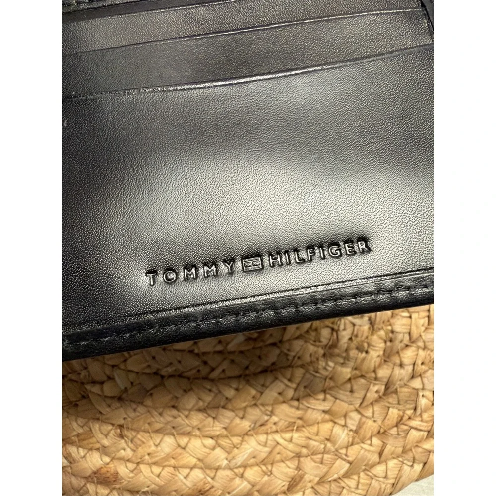 Tommy Hilfiger Men's RFID Protection Leather Wallet Bifold Brown 31HP220033